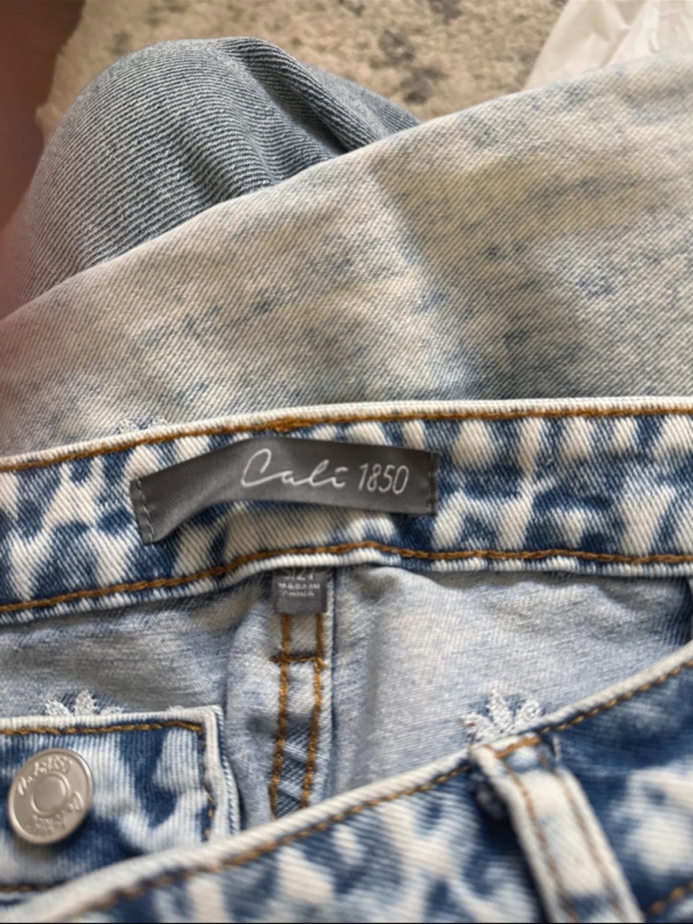 Embroidered Daisy Straight-Leg Jeans — Light Blue - Picture 4 of 4
